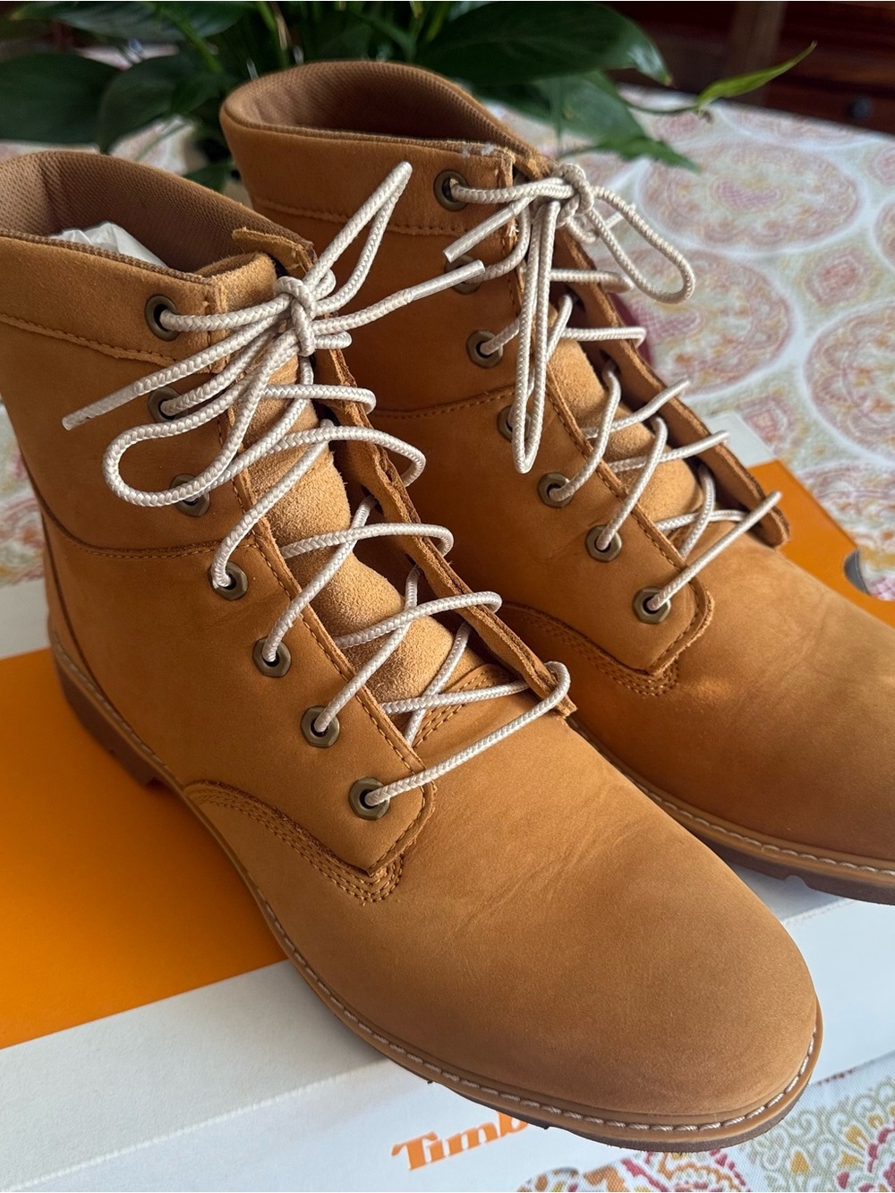 Timberland Women's Wheat/Tan Lace-Up Ankle Booties
